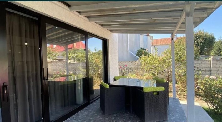 Сдам дом   3 к+ кухня студия ,,места для авто! - фото 1