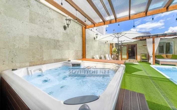 Сонячні панелі. Новий ремонт. Ідеальний Невеликий Будинок для сім'ї - фото 1