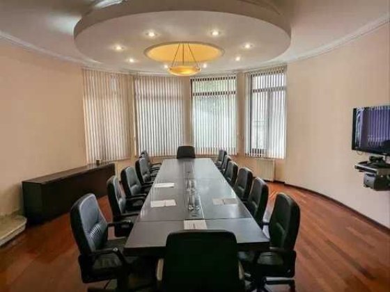 Без %. Офісна будівля 570 м2 на Печерьску. метро 5 хвилин. Генератор! Киев