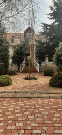 СДАМ! На длительно!Дом 2 этажа возле Совиньон 2 ДСК Морской! - фото 1