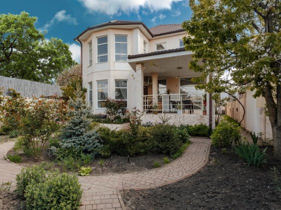 Стильный дом VIP-уровня  400 кв.м на ул.Долгая на 7 сотках! Одесса