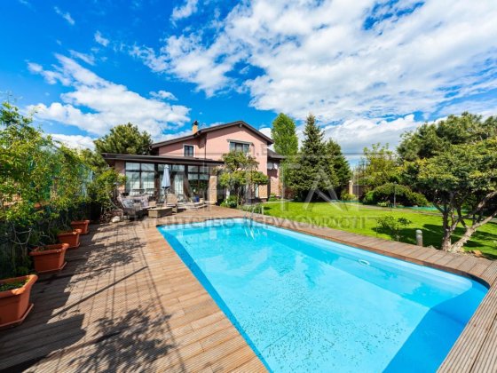 Аренда дома Гатное, ул.Киевская, Киевская область Гатное