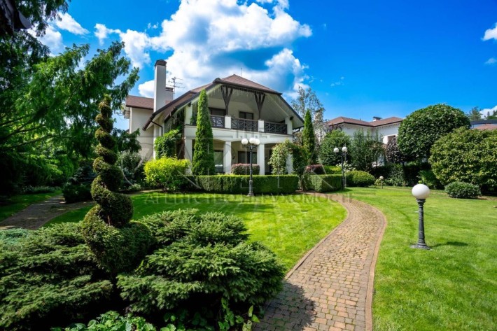 Розкішний будинок в Іванковичах–400 м², 40 соток землі з виходом в ліс - фото 1