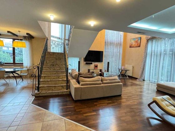 Оренда будинку з басейном с.Романків Сонячна долина Романков