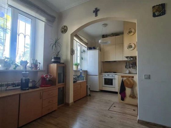 Продаж 2-к квартири вул. Покровська 8 Київ
