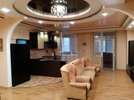 Продам большую просторную квартиру площадью 137 КВ.м Белгород-Днестровский