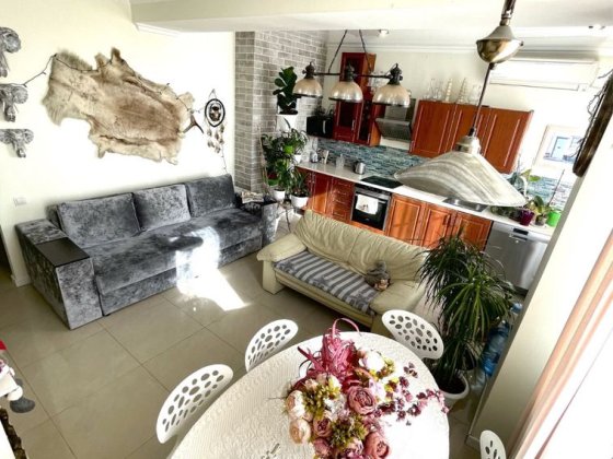 Продам 5-ком квартиру с авторским ремонтом Белгород-Днестровский