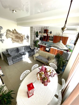 Продам 5-ком квартиру с авторским ремонтом - фото 1