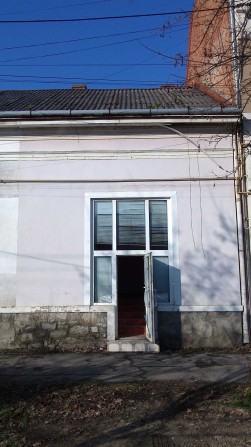 Нерухомість магазин + квартира у центрі Берегове - фото 1