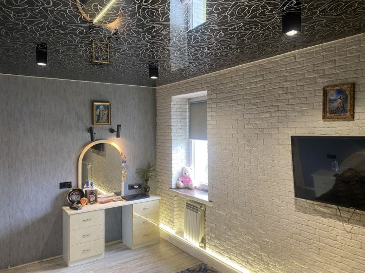 Продам 3-х кімнатну квартиру - фото 1