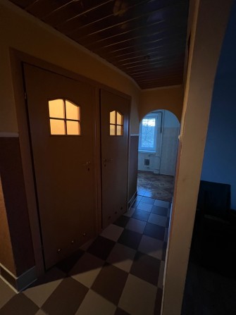 Двокімнатна квартира + приміщення кладовка на подвірʼї. - фото 1