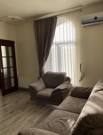 Продам 2х комнатную квартиру в центре! - фото 1