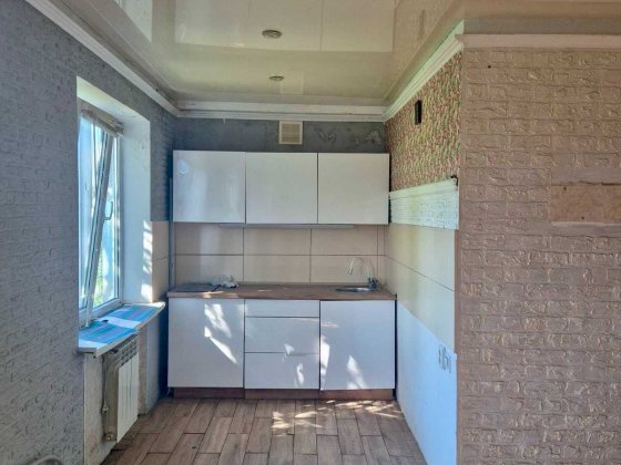 Продам 3-кімнатну квартиру з ремонтом та меблями Каменское