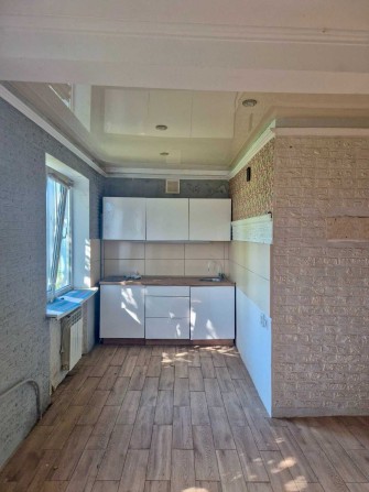 Продам 3-кімнатну квартиру з ремонтом та меблями - фото 1