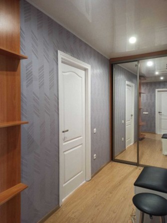 Простора двокімнатна квартира в центрі міста - фото 1