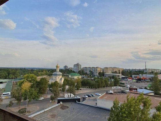 ПРОДАМ  1 к под ремонт Левый берег 11 мкр Кам'янське