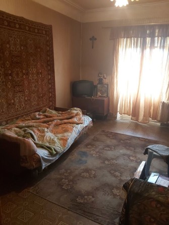 Продається 2-х кімн кв-ра 3/3 - фото 1