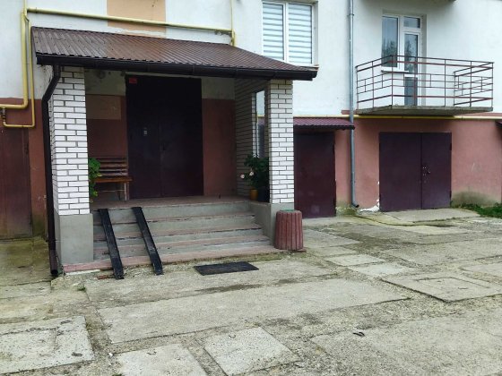 Продається 3-кімнатна квартира 92 кв.м + гараж 25 кВ.м в місті Долина. Долина