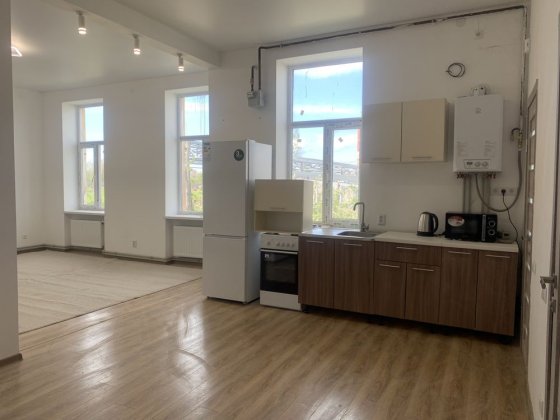 3-к 77 кв.м, 2 санвузли, свіжий ремонт. Меблі, техніка. Можливий обмін Дрогобыч