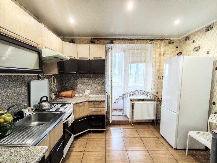 Велика трикімнатна квартира з автономним опаленням в районі цукрового - фото 1