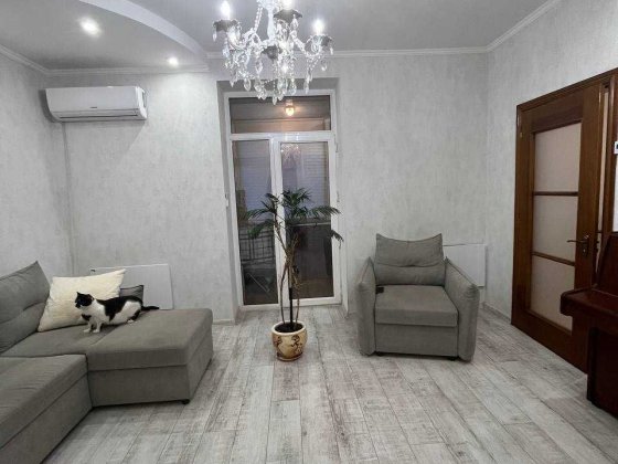 3 комнатная в ЦЕНТРЕ с РЕМОНТОМ Vlad Кам'янське