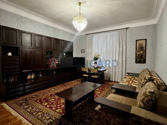 продам 2-х кімнатну квартиру  в Центрі міста Кам'янське