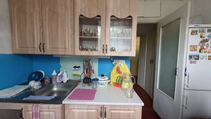 Продам 3-х кімнатну квартиру м. Зміїв - фото 1