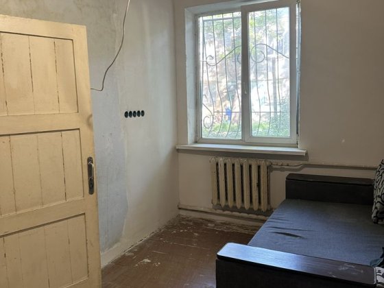 Продам 2-кімнатну квартиру, центр, 1-й поверх, стан ремонту Кам'янське