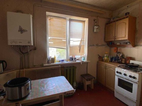 Продам 3к квартира Лб 11мкр  Под ремонт Кам'янське