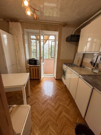 Продається двушка київка другий поверх ! - фото 1