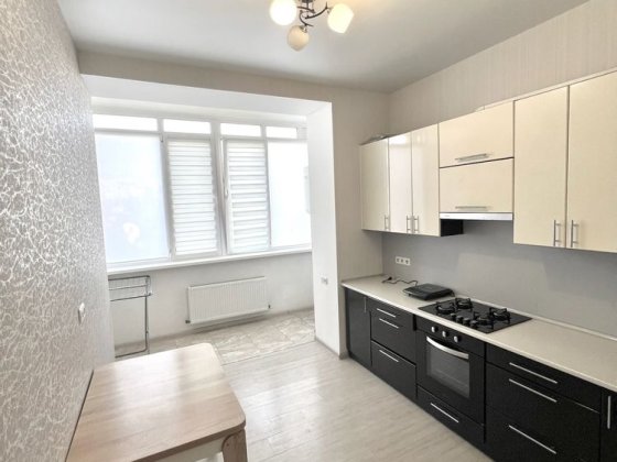 В продаже 1к к-ра,море максимально близко,закрытая территория. Чорноморськ