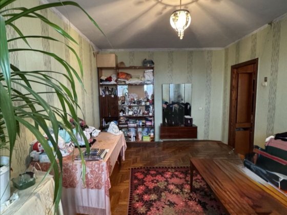 Продам 2ком.квартиру. Левый берег. 5 этаж. Возможен вариант обмена Каменское