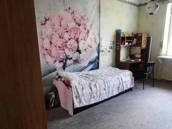 Продам 3-х комнатную сталинку. Центр. Каменское