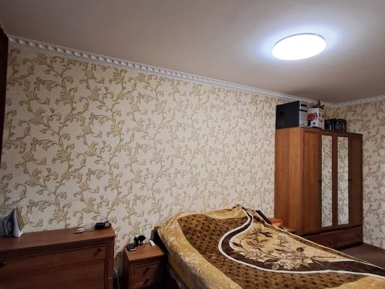 Продам 4-комнатную ул. Незмамности (л/б, 4 мкр) Кам'янське