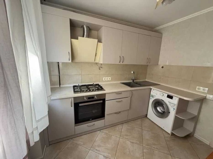Продам 2х ком в 9 эт.доме с ремонтом - фото 1
