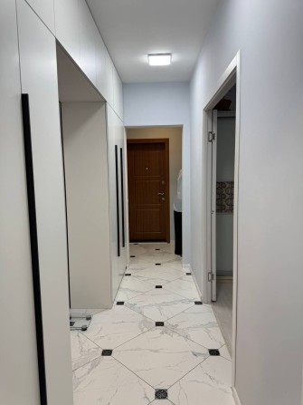 Продам 4ком.квартиру. Каменское. Левобережный 10 район.  4этаж. ОСББ. - фото 1