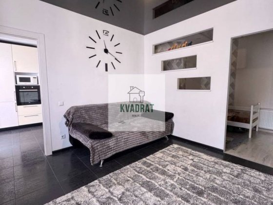 Продам красиву 1-кімнатну квартиру з меблями та технікою Кам'янець-Подільський