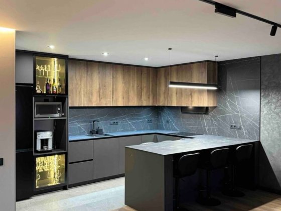 Шикарная квартира с дизайнерским ремонтом ждёт Вас!Новый ЖК,паркоместо Черноморск