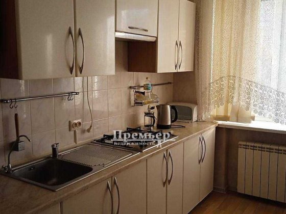 У продажу  гарна 3 кім. квартира  92 кв.м Черноморск