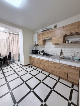 Шикарна однокімнатна квартира поруч з парком Щасливим - фото 1