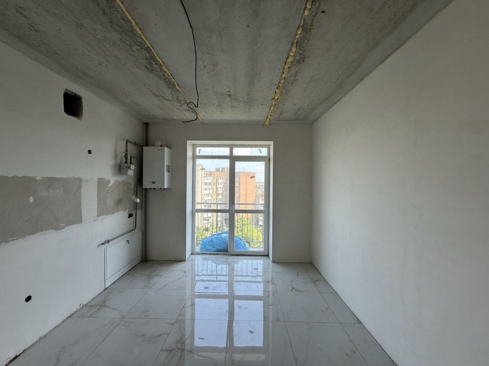 Продам 3-кімнатну квартиру в новобудові у центральній частині міста. - фото 1