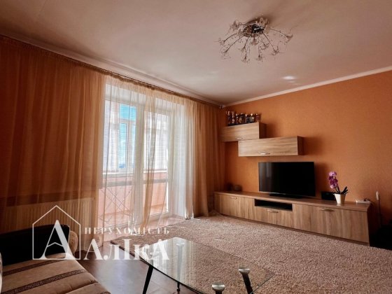 Продам велику 3-кімнатну квартиру в новому будинку біля центру Кам'янець-Подільський