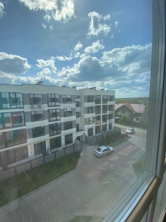 Простора квартира з панорамними вікнами - фото 1