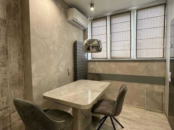 2к.квартира з сучасним новим ремонтом