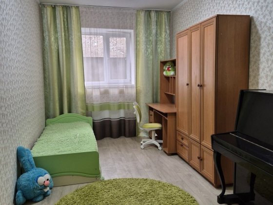 Большая трехкомнатная в пригороде Черноморска Чорноморськ