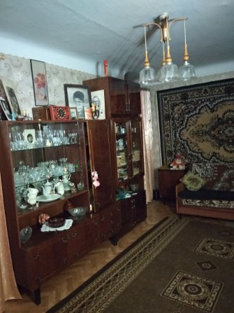 Обменяю 3-комнатную квартиру на однокомнатную с доплатой - фото 1