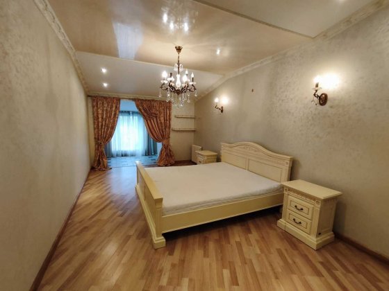 Простора двокімнатна квартира в самому центрі Чорноморська чекає Черноморск