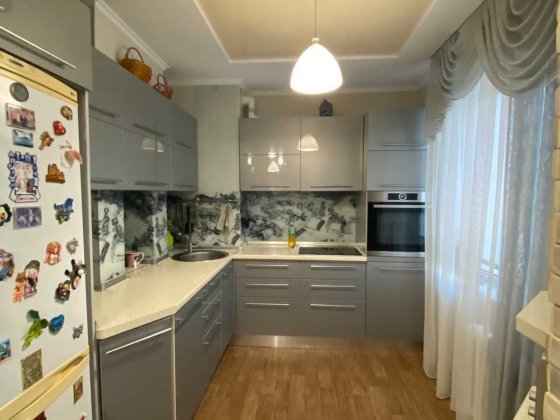 В продаже 3 комнатная с кухней студией с капитальным ремонтом Черноморск