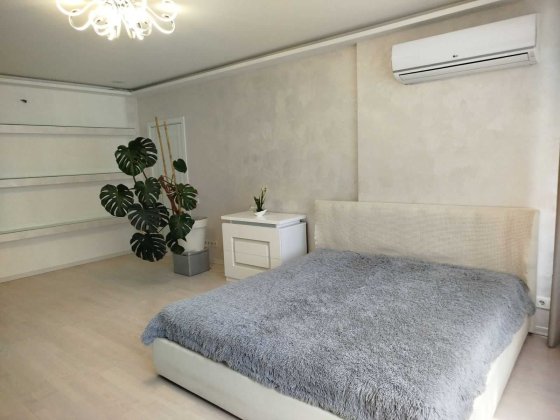 Продам 2х комн 80 м.кв с( можно сделать 3 комн) супер евро  Коцюбинско Коцюбинское