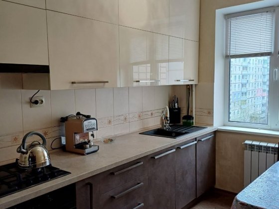 3х кімнатна з меблями та електроприладами! Лозовая